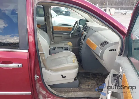 2010 Chrysler Town & Country New Limited from USA, damaged, VIN 2A4RR7DX5AR448779